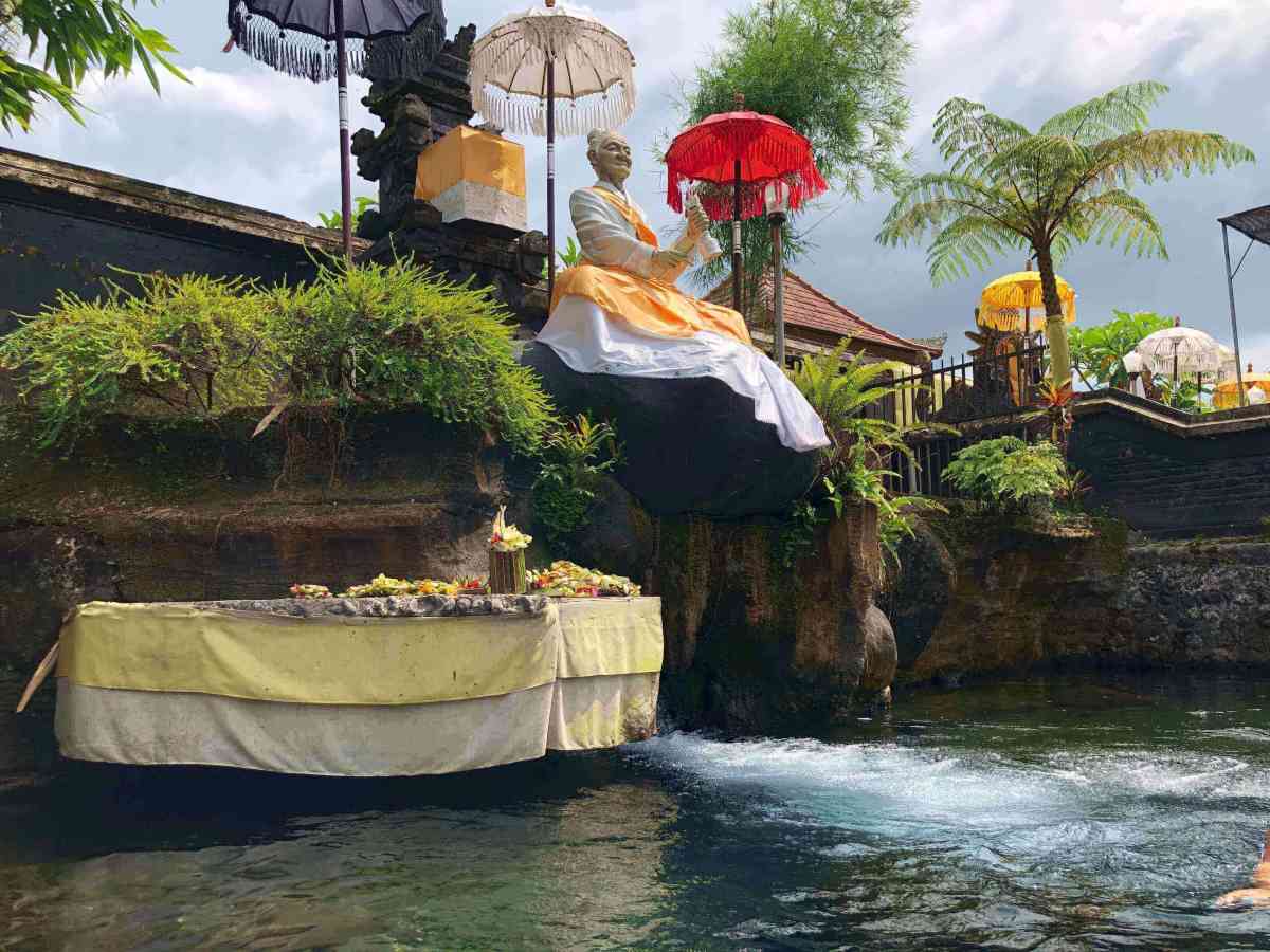 Priest at Suranadi Water Temple
